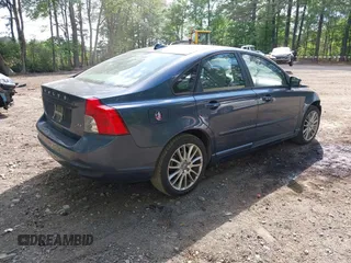 2010 Volvo S40 с VIN YV1390MS9A2490226, выставлен на аукционе IAAI как лот 42234235 с пробегом 111 765 миль миль и . История ставок и продаж доступна на DreamBid. Изображение 4.