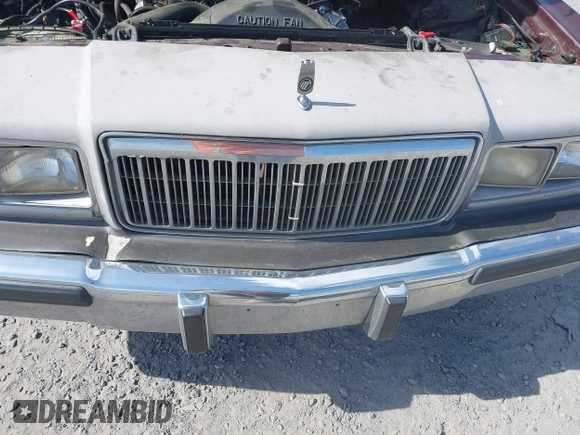 1990 Mercury Grand Marquis z VIN 2MECM74F9LX614526, wystawiony jako IAAI lot #42068697 z przebiegiem 4 875 mil mil oraz . Historia ofert i sprzedaży dostępna na DreamBid. Obrazek 6.