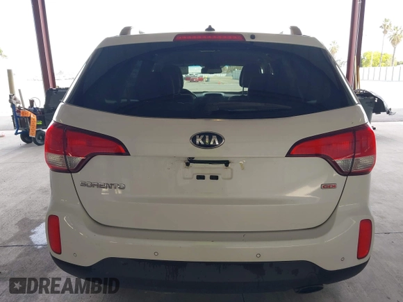 2015 Kia Sorento LX with VIN 5XYKTCA6XFG560437, listed as a IAAI auction lot 42009024 with 191,811 mi miles. Bid and sale history available at carsss.com. Image 16.