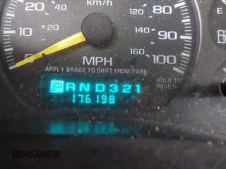 2001 Chevrolet Tahoe LT with VIN 1GNEK13T81J207380, listed as a IAAI auction lot 41611619 with 176,198 mi miles. Bid and sale history available at carsss.com. Image 7.