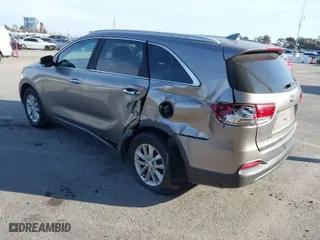 2017 Kia Sorento LX with VIN 5XYPG4A31HG238665, listed as a IAAI auction lot 41557405 with 98,142 mi miles. Bid and sale history available at carsss.com. Image 3.
