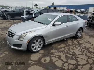 2013 Cadillac ATS z VIN 1G6AG5RX8D0172380, wystawiony jako Copart lot #55672125 z przebiegiem 105 809 mil mil oraz Czysty tytuł • Clean title. Historia ofert i sprzedaży dostępna na DreamBid. Obrazek 1.