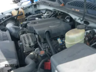 2002 Chevrolet Silverado 2500HD LS z VIN 1GCHK29G12E262687, wystawiony jako IAAI lot #42353566 z przebiegiem 179 673 mil mil oraz . Historia ofert i sprzedaży dostępna na DreamBid. Obrazek 19.