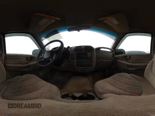 2000 GMC Sonoma SLS z VIN 1GTCS19W9Y8237166, wystawiony jako IAAI lot #41513561 z przebiegiem 177 448 mil mil oraz . Historia ofert i sprzedaży dostępna na DreamBid. Obrazek 19.