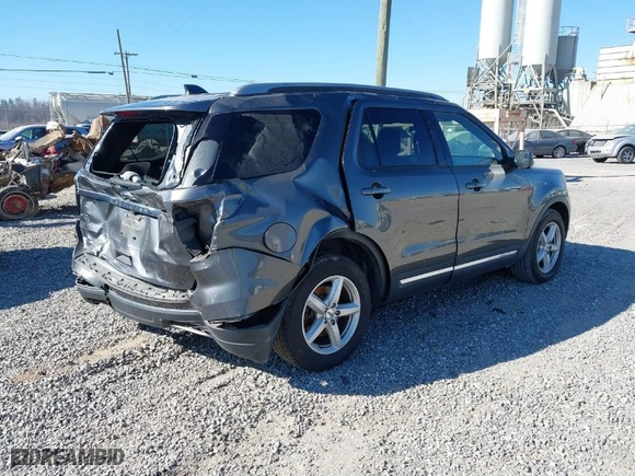 2019 Ford Explorer XLT with VIN 1FM5K7D89KGA32556, listed as a IAAI auction lot 41699226 with 69,938 mi miles. Bid and sale history available at carsss.com. Image 4.