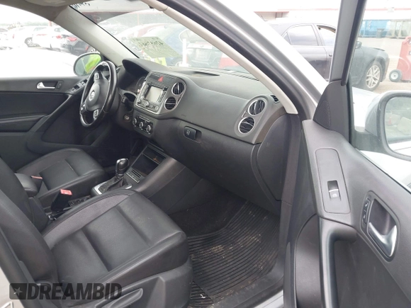 2011 Volkswagen Tiguan SEL с VIN WVGBV7AX9BW558990, выставлен на аукционе IAAI как лот 42657661 с пробегом Не указан миль и . История ставок и продаж доступна на DreamBid. Изображение 5.