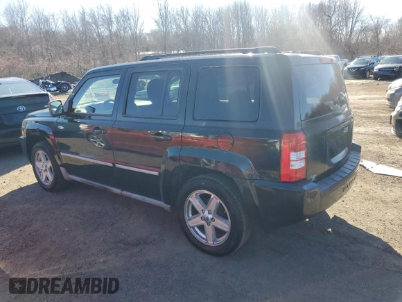 2010 Jeep Patriot Latitude z VIN 1J4NT1GA6AD646990, wystawiony jako Copart lot #47791155 z przebiegiem 131 904 mil mil oraz Czysty tytuł • Clean title. Historia ofert i sprzedaży dostępna na DreamBid. Obrazek 2.