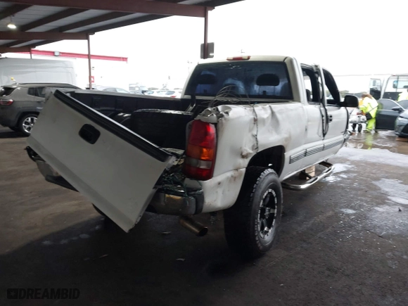 2001 Chevrolet Silverado 1500 LT with VIN 2GCEC19T211399144, listed as a IAAI auction lot 41528968 with 193,357 mi miles. Bid and sale history available at carsss.com. Image 4.