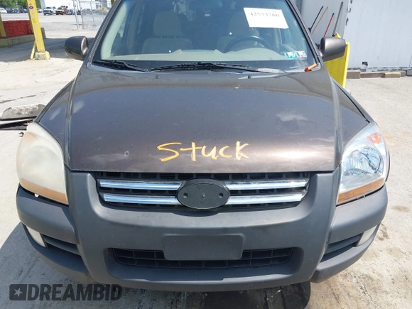 2005 Kia Sportage LX with VIN KNDJE723957075445, listed as a IAAI auction lot 42573760 with 185,000 mi miles and . Bid and sale history available at DreamBid. Image 10.