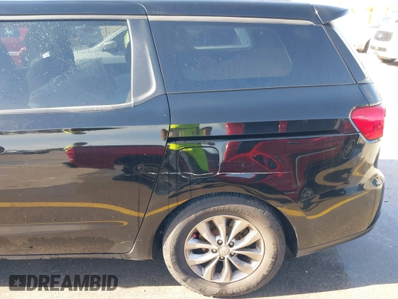 2020 Kia Sedona EX with VIN KNDMB5C18L6581794, listed as a IAAI auction lot 41767614 with 131,009 mi miles. Bid and sale history available at carsss.com. Image 6.