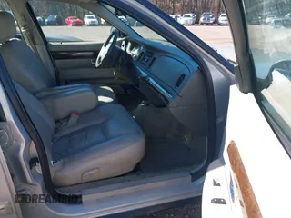 2010 Mercury Grand Marquis LS z VIN 2MEBM7FV6AX633712, wystawiony jako IAAI lot #41575052 z przebiegiem 183 898 mil mil oraz . Historia ofert i sprzedaży dostępna na DreamBid. Obrazek 5.
