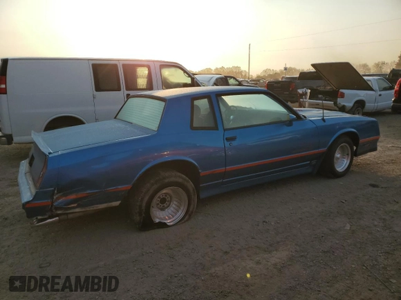1984 Chevrolet Monte Carlo z VIN 1G1AZ37GXER137103, wystawiony jako Copart lot #74534514 z przebiegiem Nie podano mil oraz Tytuł czysty. Historia ofert i sprzedaży dostępna na DreamBid. Obrazek 3.