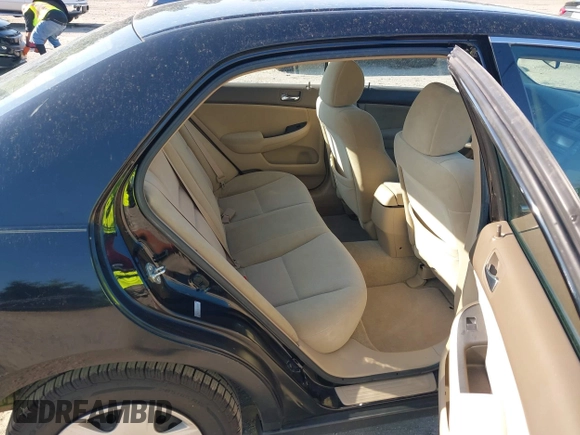 2005 Honda Accord LX z VIN 1HGCM56465A005859, wystawiony jako IAAI lot #42551178 z przebiegiem 72 016 mil mil oraz . Historia ofert i sprzedaży dostępna na DreamBid. Obrazek 8.
