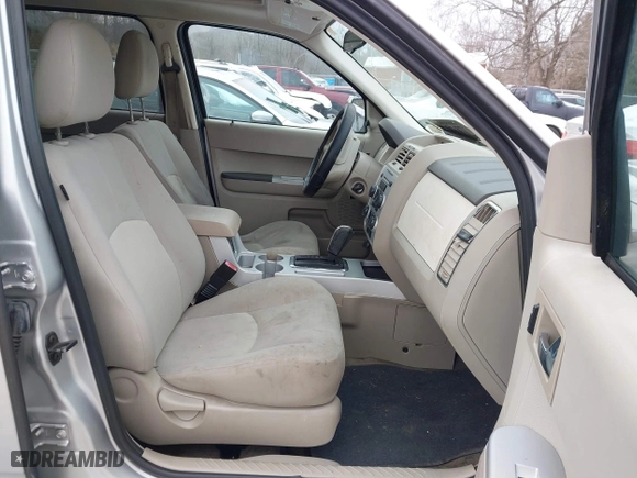 2008 Mercury Mariner with VIN 4M2CU81Z98KJ46467, listed as a IAAI auction lot 41303575 with 207,949 mi miles. Bid and sale history available at carsss.com. Image 5.