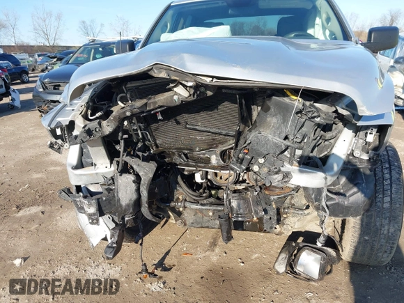 2017 Ram 1500 Express z VIN 3C6RR7KT1HG793157, wystawiony jako IAAI lot #41990661 z przebiegiem 92 038 mil mil oraz . Historia ofert i sprzedaży dostępna na DreamBid. Obrazek 6.