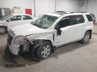 2015 GMC Terrain SLT z VIN 2GKFLXEK0F6195381, wystawiony jako IAAI lot #41818763 z przebiegiem 70 688 mil mil oraz . Historia ofert i sprzedaży dostępna na DreamBid. Obrazek 2.