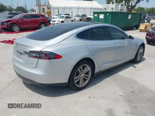 2014 Tesla Model S 60 с VIN 5YJSA1S13EFP49787, выставлен на аукционе IAAI как лот 42107913 с пробегом Не указан миль и . История ставок и продаж доступна на DreamBid. Изображение 4.
