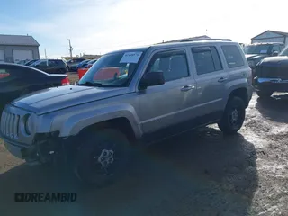 2016 Jeep Patriot Sport z VIN 1C4NJPBB0GD801752, wystawiony jako IAAI lot #41448570 z przebiegiem 108 859 mil mil oraz . Historia ofert i sprzedaży dostępna na DreamBid. Obrazek 14.
