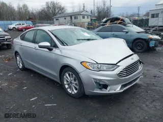 2019 Ford Fusion SE with VIN 3FA6P0HD7KR245691, listed as a IAAI auction lot 42023751 with 32,622 mi miles. Bid and sale history available at carsss.com. Image 1.