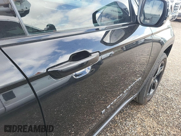 2022 Jeep Grand Cherokee Altitude z VIN 1C4RJKAG5N8554168, wystawiony jako IAAI lot #42566100 z przebiegiem 49 208 mil mil oraz . Historia ofert i sprzedaży dostępna na DreamBid. Obrazek 8.
