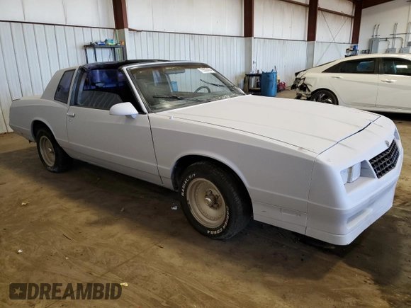 1988 Chevrolet Monte Carlo z VIN 1G1GZ11G3JP115201, wystawiony jako Copart lot #75502454 z przebiegiem 71 006 mil mil oraz Szkody całkowita. Historia ofert i sprzedaży dostępna na DreamBid. Obrazek 4.