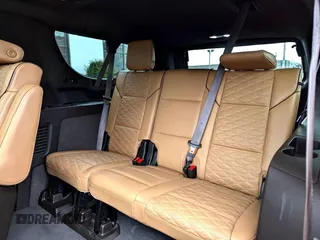 2021 Cadillac Escalade ESV Premium Luxury z VIN 1GYS4KKL7MR4240XX, wystawiony jako Copart lot #53200145 z przebiegiem 43 652 mil mil oraz Czysty tytuł • Clean title. Historia ofert i sprzedaży dostępna na DreamBid. Obrazek 7.