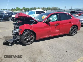 2018 Alfa Romeo Giulia Ti Sport z VIN ZARFAEEN1J7579314, wystawiony jako Copart lot #55306985 z przebiegiem Nie podano mil oraz Szkoda całkowita • Salvage title. Historia ofert i sprzedaży dostępna na DreamBid. Obrazek 1.