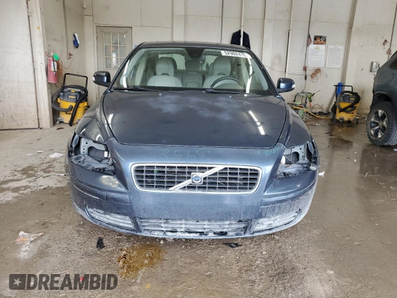 2007 Volvo S40 2.4L z VIN YV1MS382X72283244, wystawiony jako Copart lot #52902415 z przebiegiem 86 821 mil mil oraz Tytuł czysty. Historia ofert i sprzedaży dostępna na DreamBid. Obrazek 5.