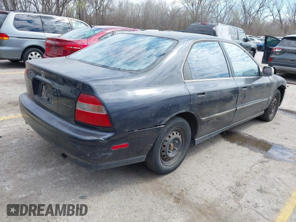 1995 Honda Accord LX with VIN JHMCD5631SC011203, listed as a IAAI auction lot 41891231 with 198,682 mi miles and . Bid and sale history available at carsss.com. Image 4.