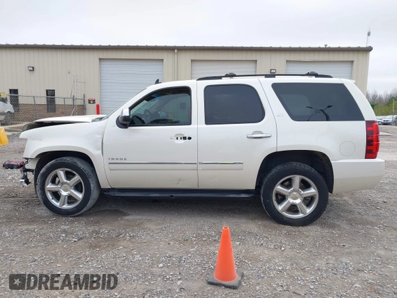 2014 Chevrolet Tahoe LTZ z VIN 1GNSCCE05ER101331, wystawiony jako IAAI lot #41793150 z przebiegiem 177 769 mil mil oraz . Historia ofert i sprzedaży dostępna na DreamBid. Obrazek 14.
