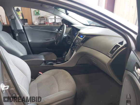 2013 Hyundai Sonata GLS with VIN 5NPEB4AC8DH596046, listed as a IAAI auction lot 41872932 with 125,899 mi miles and . Bid and sale history available at DreamBid. Image 5.