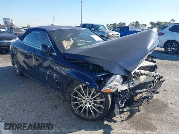 2018 Mercedes-Benz C 300 with VIN WDDWK4JB0JF755911, listed as a IAAI auction lot 40919727 with 54,376 mi miles and . Bid and sale history available at DreamBid. Image 1.