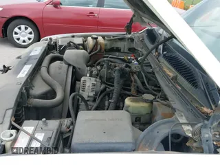 2001 Chevrolet Silverado 1500 с VIN 1GCEC14V91Z137945, выставлен на аукционе IAAI как лот 42368648 с пробегом Не указан миль и . История ставок и продаж доступна на DreamBid. Изображение 13.