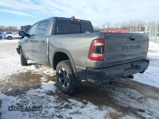 2022 Ram 1500 Rebel z VIN 1C6SRFLT9NN204868, wystawiony jako IAAI lot #41351273 z przebiegiem 67 120 mil mil oraz . Historia ofert i sprzedaży dostępna na DreamBid. Obrazek 3.