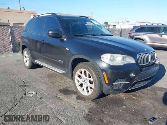 2012 BMW X5 35i z VIN 5UXZV4C50CL744724, wystawiony jako IAAI lot #41635239 z przebiegiem 166 363 mil mil oraz . Historia ofert i sprzedaży dostępna na DreamBid. Obrazek 1.