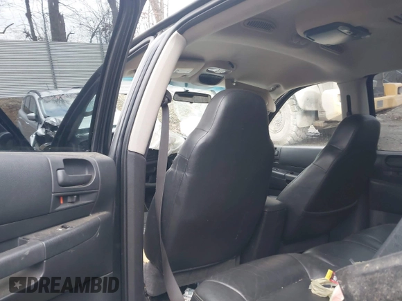 2003 Dodge Durango SLT z VIN 1D4HS48NX3F609539, wystawiony jako IAAI lot #41577445 z przebiegiem Nie podano mil oraz . Historia ofert i sprzedaży dostępna na DreamBid. Obrazek 8.