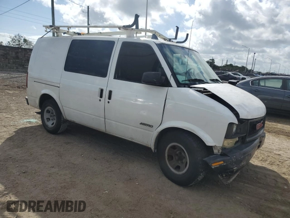 2001 Chevrolet Astro Cargo with VIN 1GCDM19W61B141888, listed as a Copart auction lot 45130465 with Not Provided miles and Salvage Title. Bid and sale history available at carsss.com. Image 4.