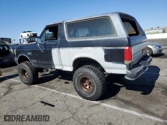 1989 Ford Bronco Custom with VIN 1FMEU15H1KLA71087, listed as a Copart auction lot 89330975 with 98,096 mi miles and Salvage Title. Bid and sale history available at DreamBid. Image 2.