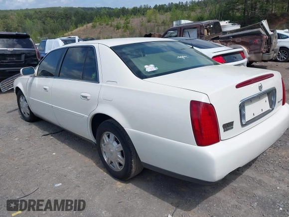 2004 Cadillac DeVille z VIN 1G6KD54YX4U181779, wystawiony jako IAAI lot #41951837 z przebiegiem Nie podano mil oraz . Historia ofert i sprzedaży dostępna na DreamBid. Obrazek 3.