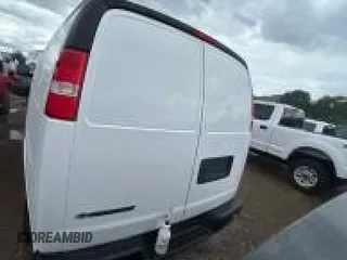 2017 Chevrolet Express Cargo z VIN 1GCWGAFF3H1158281, wystawiony jako IAAI lot #42566227 z przebiegiem 212 348 mil mil oraz . Historia ofert i sprzedaży dostępna na DreamBid. Obrazek 11.