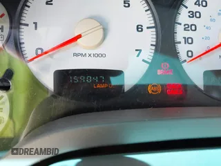 2002 Dodge 1500 z VIN 3D7HA18N62G174150, wystawiony jako IAAI lot #42190228 z przebiegiem 159 047 mil mil oraz . Historia ofert i sprzedaży dostępna na DreamBid. Obrazek 7.