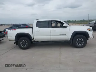 2022 Toyota Tacoma SR z VIN 3TMCZ5AN7NM493268, wystawiony jako IAAI lot #42041593 z przebiegiem 100 589 mil mil oraz . Historia ofert i sprzedaży dostępna na DreamBid. Obrazek 13.