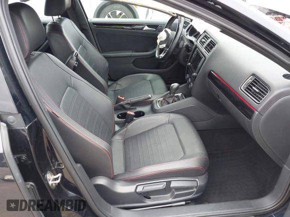 2017 Volkswagen Jetta GLI z VIN 3VW4T7AJ1HM347867, wystawiony jako IAAI lot #42408757 z przebiegiem 82 905 mil mil oraz . Historia ofert i sprzedaży dostępna na DreamBid. Obrazek 5.