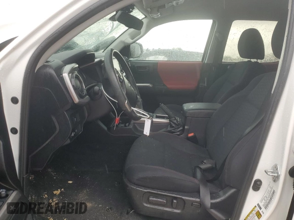 2021 Toyota Tacoma SR z VIN 3TMCZ5AN2MM418783, wystawiony jako Copart lot #59335685 z przebiegiem Nie podano mil oraz Czysty tytuł • Clean title. Historia ofert i sprzedaży dostępna na DreamBid. Obrazek 7.