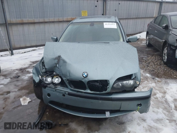 2005 BMW 3 Series 325i with VIN WBAEV33475KW16987, listed as a IAAI auction lot 41353913 with 211,222 mi miles. Bid and sale history available at carsss.com. Image 11.