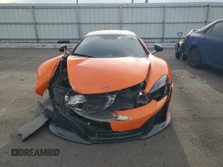 2015 McLaren 650S z VIN SBM11FAA8FW004578, wystawiony jako Copart lot #82216824 z przebiegiem 19 372 mil mil oraz Szkody całkowita. Historia ofert i sprzedaży dostępna na DreamBid. Obrazek 5.