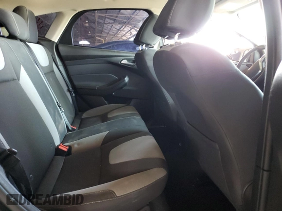 2014 Ford Focus SE z VIN 1FADP3K20EL363391, wystawiony jako Copart lot #52556335 z przebiegiem 111 614 mil mil oraz Tytuł czysty. Historia ofert i sprzedaży dostępna na DreamBid. Obrazek 10.
