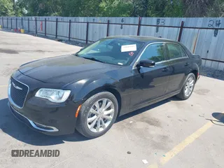 2016 Chrysler 300 Limited z VIN 2C3CCARG7GH314121, wystawiony jako IAAI lot #39842419 z przebiegiem 40 046 mil mil oraz . Historia ofert i sprzedaży dostępna na DreamBid. Obrazek 17.