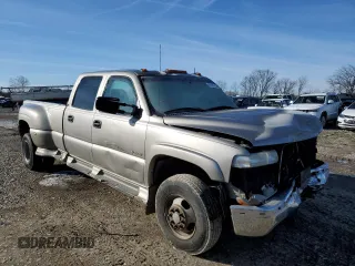 2001 Chevrolet Silverado 3500 LS with VIN 1GCJK33G81F166788, listed as a Copart auction lot 43693315 with 428,170 mi miles and Salvage Title. Bid and sale history available at carsss.com. Image 4.