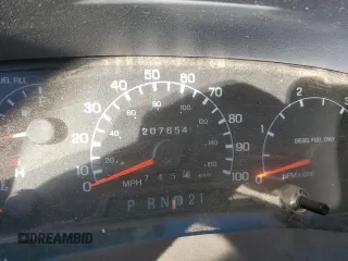 1999 Ford F-350 XL z VIN 1FTSW31F4XEA67905, wystawiony jako Copart lot #88012775 z przebiegiem 207 654 mil mil oraz Szkoda całkowita • Salvage title. Historia ofert i sprzedaży dostępna na DreamBid. Obrazek 9.